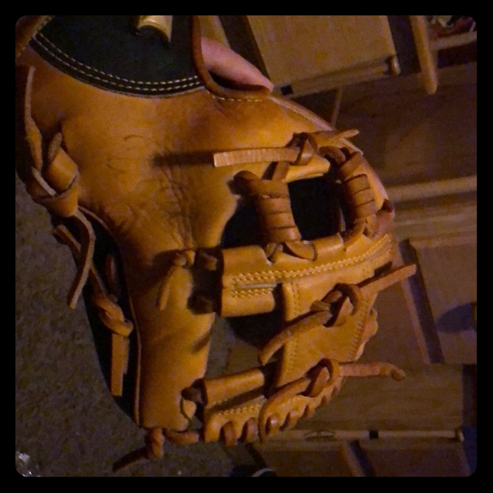 Baseball glove